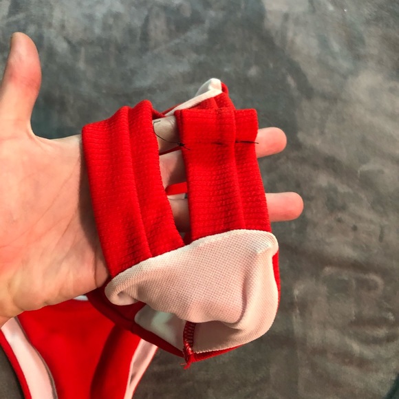 Red bikini - Picture 4 of 4